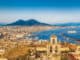 Stadt Napoli (Neapel) mit Blick auf den Vesuv