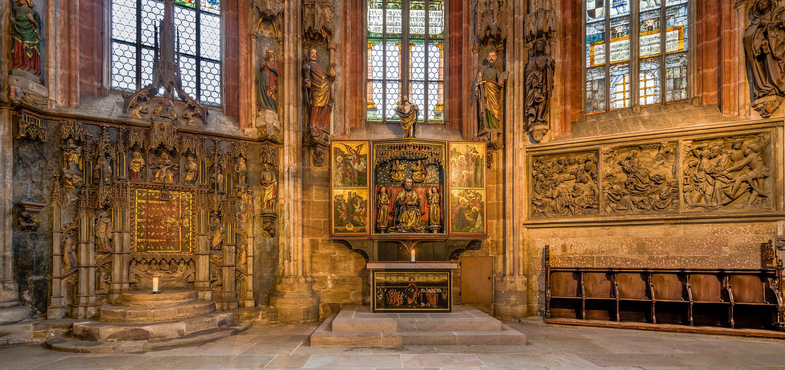 St. Sebalduskirche Nürnberg : Petersaltar mit Altaraufsatz