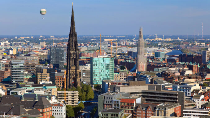 Blick auf den Michel in Hamburg