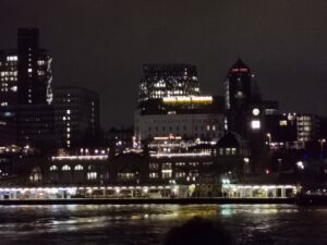 Warum der Hamburger Hafen nachts anders wirkt Hamburg Hafen Nacht 2