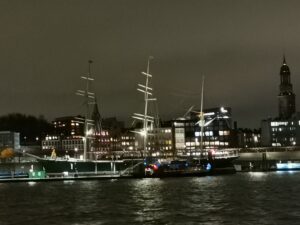 Warum der Hamburger Hafen nachts anders wirkt Hamburg Hafen Nacht 3