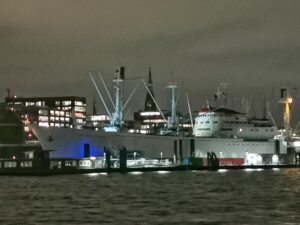 Warum der Hamburger Hafen nachts anders wirkt Hamburg Hafen Nacht 4